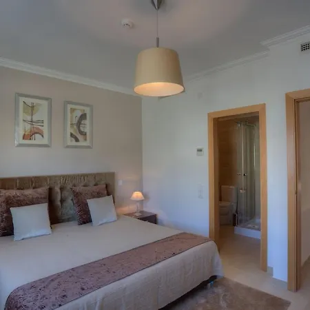 فيلة D' El Rey Residences *